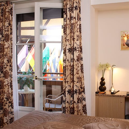 Détails porte-fenêtre bois